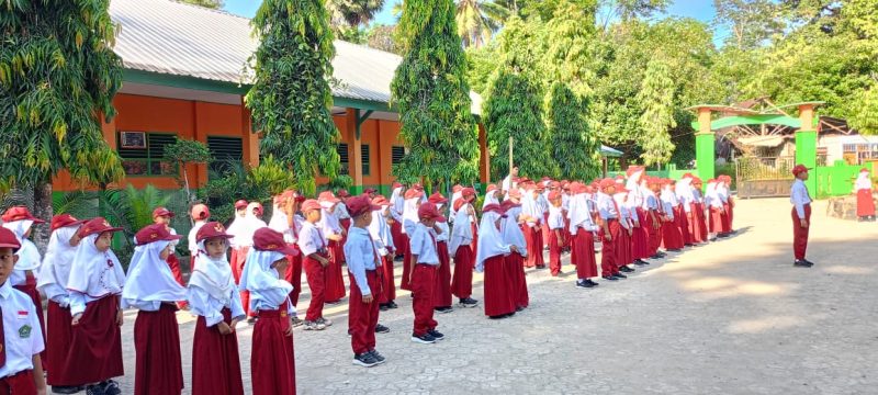 Laksanakan Upacara: Pembina Upacara Tekankan Kedisplinan